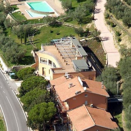 Hotel Il Castellaccio Piccione Экстерьер фото